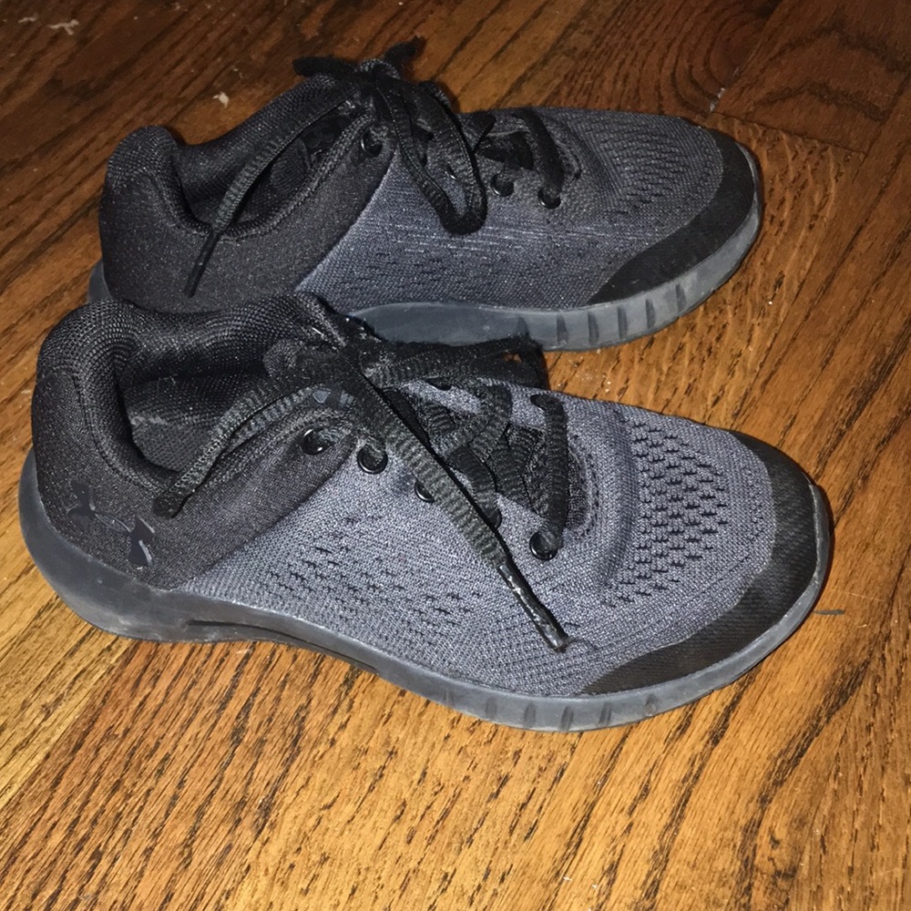 Excellent condition size 12 Under armour shoes